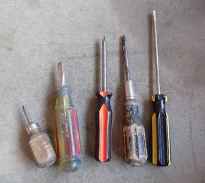 lot 159 image: SCREW DRIVERS