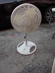 lot 170 image: CIRCULATING FAN