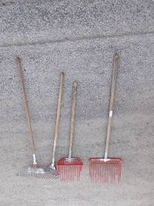 lot 174 image: QTY 2 RAKES AND 2 DURA FORKS