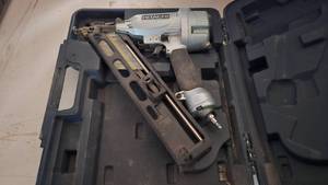 lot 58 image: Hitachi NT 65MA4(S) 2 12 Finish Nailer w Case