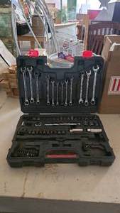 lot 59 image: Cresent Branded Socket Wrench Set w Case