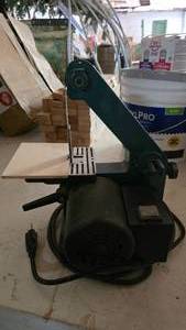 lot 60 image: Grizzly 1 x 30 Benchtop Sander