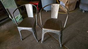 lot 75 image: Lot of 2 Metal Stackable Chairs