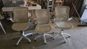 lot 76 image: Lot of 3 White Office Chairs