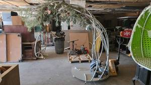lot 109 image: Beautiful Weaved Metal Arch.  Great for photography