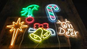 lot 141 image: Lot of 5 LED USB Plug-In Christmas Lights