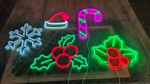 lot 143 image: Lot of 5 LED USB Plug-In Christmas Lights