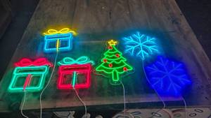 lot 144 image: Lot of 6 LED USB Plug-In Christmas Lights
