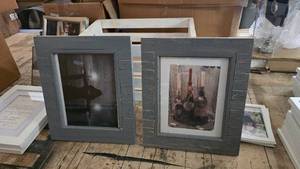 lot 155 image: Lot of 2 Wooden 8 x 10 Picture Frames