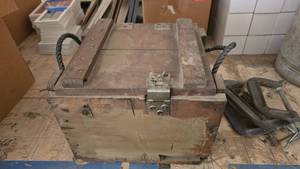 lot 162 image: Cool Vintage Wooden Ammo Case w Rope Handles