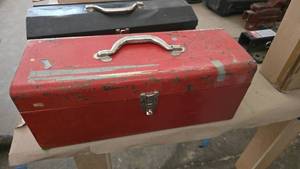 lot 209 image: Vintage Metal Tool Box w Contents