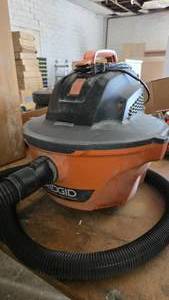 lot 220 image: Ridgid 3.5HP 6 Gallon WetDry Vac, Model HD06001.  Missing Casters & Hose Attachments