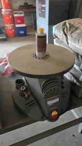 lot 266 image: Central Machinery 14 Oscillating Spindle Sander w Attachments