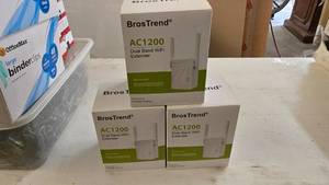 lot 291 image: Lot of 3 BrosTrend AC1200 Dual Band WiFi Extenders