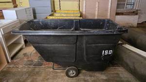 lot 298 image: Large Trash Tilt Cart