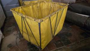 lot 299 image: Keese Rolling Vinyl Basket Truck