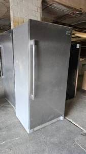 lot 315 image: Frigidaire Professional FPRH19D7LF1 Refrigerator, Tested