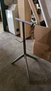 lot 317 image: Adjustable Height Lumber Stand