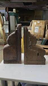 lot 342 image: Lot of 2 Antique Wooden Hand Carved Corbels
