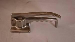 lot 347 image: Ocelco Professional Pill Crusher