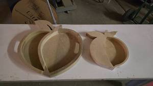 lot 365 image: Lot of 2 Wooden Peach Themed Serving Trays