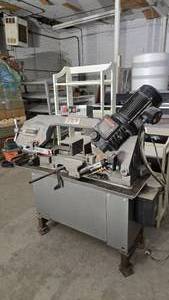 lot 5 image: JET Horizontal 8 x 14 Geared Head Bandsaw w Steel Cabinet Base, Model HBS-814GH