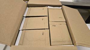 lot 75 image: Box of Approx 250 Uline 6 x 10 Padded Mailers