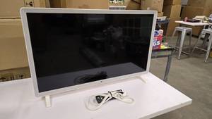 lot 120 image: LG 32 Class LED HD Smart WebOS TV