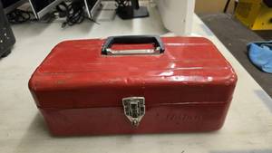 lot 130 image: Vintage Union Metal Tool Box w Contents