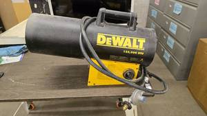 lot 131 image: DeWalt DXH125FAVHC 125,000 BTU Shop Heater