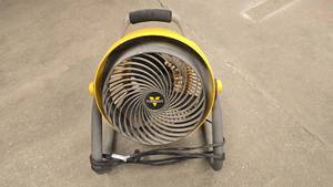 lot 133 image: Vornado 3 Speed Shop Fan
