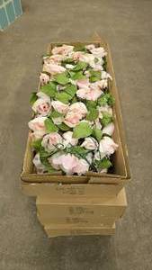 lot 172 image: Lot of 5 Boxes of 6 Rose Garland