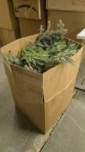 lot 196 image: Large Box FULL of Artifical Life Like Christmas Garland