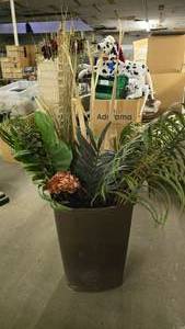 lot 274 image: Large Can w Misc Artifical Greenery