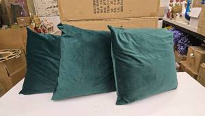 lot 319 image: Lot of 3 Matching 20 Green Throw Pillows