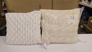lot 323 image: Lot of 2 Knitted Throw Pillows