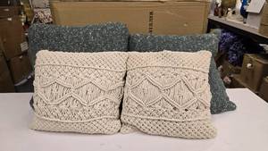 lot 325 image: Lot of 4 Throw Pillows.  2 Heather GreyGreen & 2 Knitted