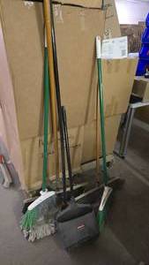 lot 334 image: Lot of Brooms & Dust Pan.  Includes 4 Brooms & 1 Dust Pan