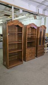 lot 384 image: Set of 3 Matching Wooden Entertainment Center Cabinets