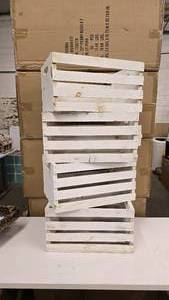 lot 424 image: Lot of 4 White Wood Crates