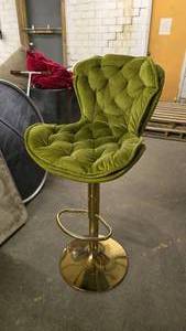 lot 460 image: Coolmore Tufted Green & Gold Bar Height Chair w Foot Rest