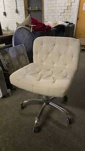 lot 463 image: Upholstered Cream & Silver Low Back Office Chair