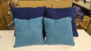 lot 484 image: Lot of 4 Throw Pillows.  20 & 18