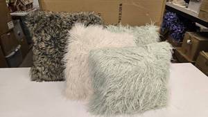 lot 486 image: Lot of Faux Fur Throw Pillows