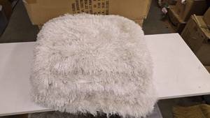 lot 488 image: Lot of 6 Heavy Shag Texture 20 Throw Pillow Covers
