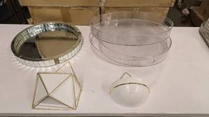 lot 616 image: Lot of Misc Display Trays & Wall Accessories
