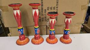lot 618 image: Lot of 4 Matching Candle Holders