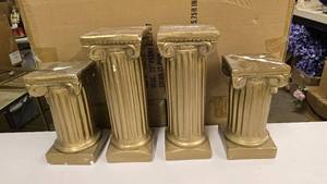 lot 620 image: Lot of 4 Matching Gold Plaster Dcor Pedestals