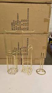 lot 623 image: Lot of Misc Gold Dcor. Includes 2 Bathroom Tissue Holders & Paper Towel Holder