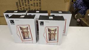 lot 668 image: Lot of 5 Umbra Prisma 5x7 Photo Displays